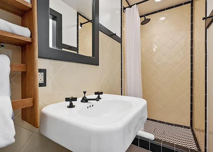 The Maverick By Kasa Hotel